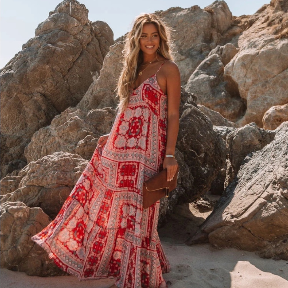 VICI Gayle Paisley Shimmer Tiered Maxi Dress